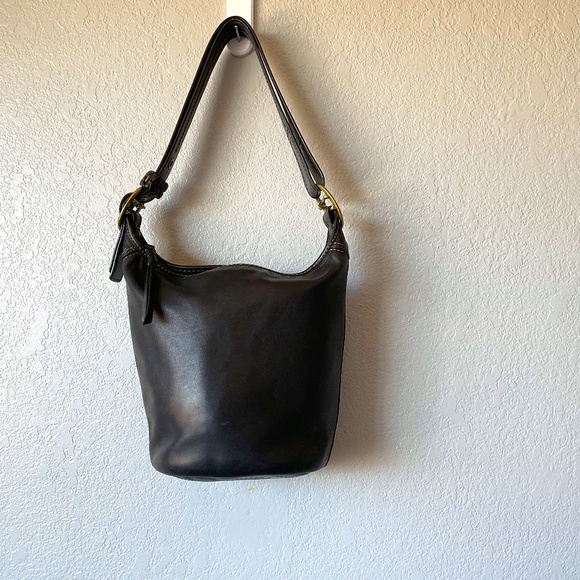 Coach Handbags - Vintage Coach large Bleeker dark navy bucket shoulder bag